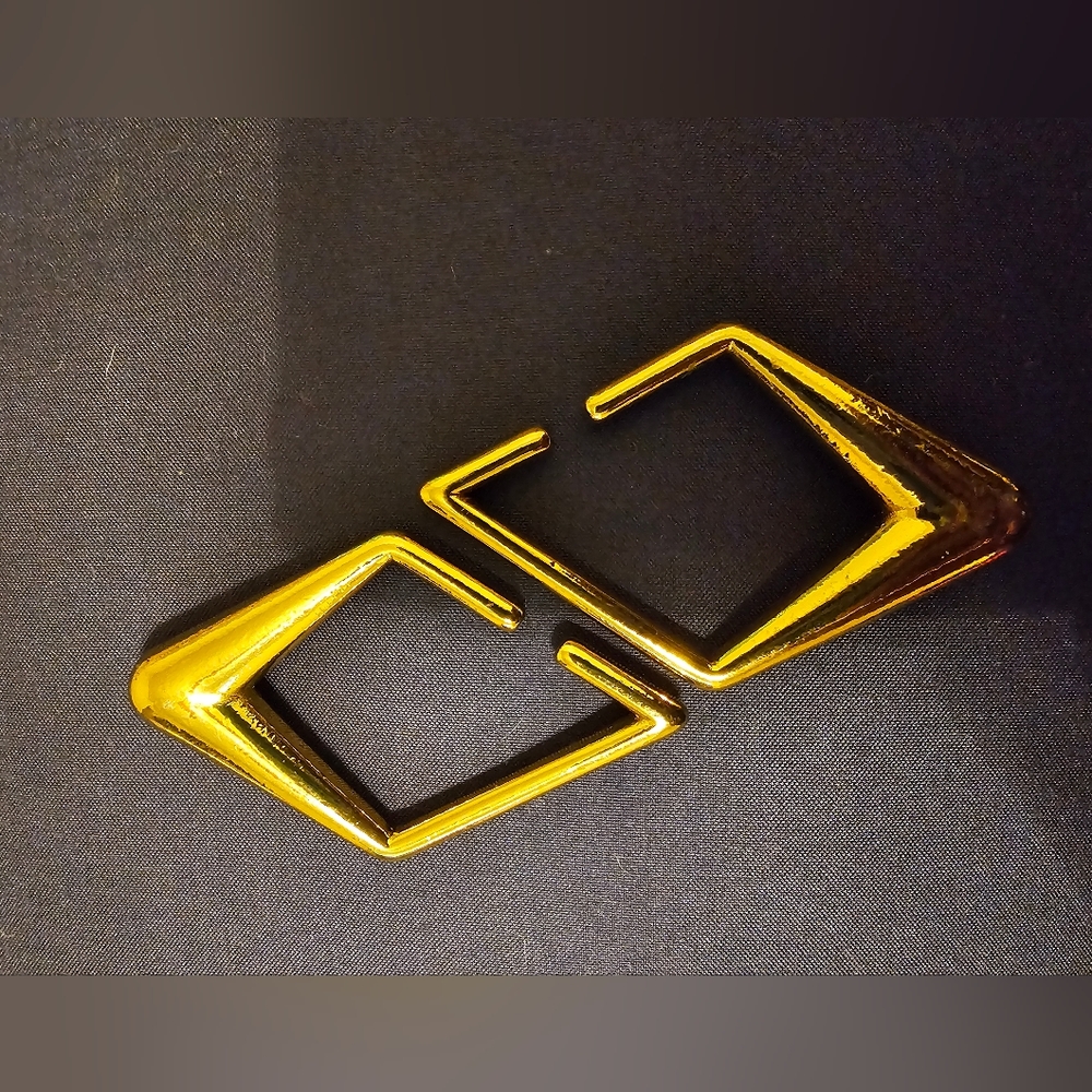 Gold weights for stretched ears.